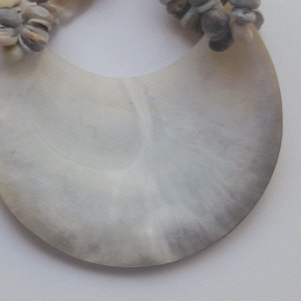 Vintage Necklace Gray Stone Chip Multi Strand With Large Shell Crescent Pendant - Picture 8 of 10